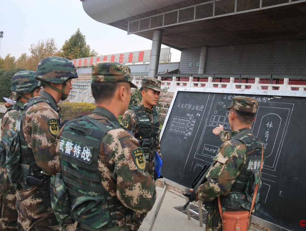 走进 武警特战训练场 看 武警部队"吃鸡"日常