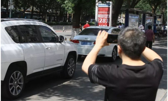 拍违章软件是一类交通部官方推出的软件，在这类软件中我们互相监督和举报不文明或者违规的停车，同时还可以获得一定的举报报酬，大家一起来维护城市交通的安全，那么接下来小编就为大家分享一下这类软件吧。