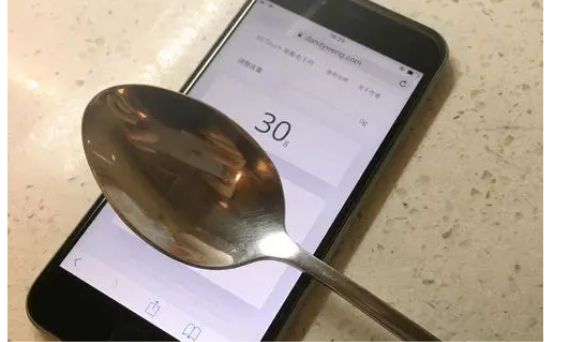 称重软件可以让一些有特殊功能手机变成一个电子秤，从称量一些小重量的物体，为我们生活带来更多的方便，只需要捡手机放平整，然后将物品放在手机的屏幕上，就能显示物体的重量，非常的方便，那么接下来小编就为大家分享一下这类软件吧。