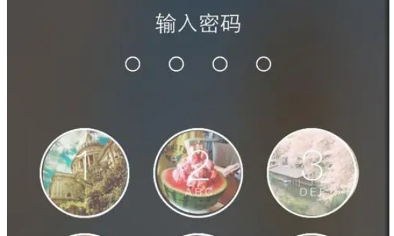 屏锁软件可以更改用户手机屏锁的样式，让你的手机更加酷炫，更加的有个性化，还有超多壁纸可以选择，每次打开手机都是心旷神怡，市面上有非常多不同的屏锁软件，下面就由小编为大家推荐一下屏锁的软件吧，看看有没有你喜欢的类型。