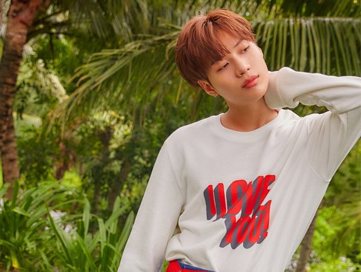 组图:shinee李泰民 越南拍时尚写真 出道十年依然清新