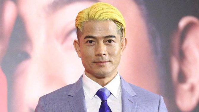 组图: 郭富城一头金发现身活动 被曝要再当爸心情好