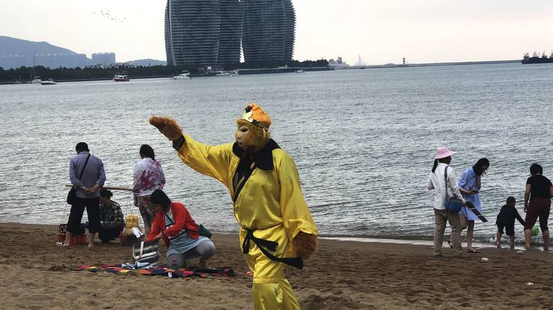 三亚旅游迎淡季 孙悟空沙滩转一天不挣1分钱