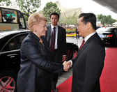 立陶宛总统达利娅格里包斯凯参观中国馆- ...