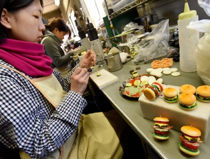 日本公司推出秀色可餐&quot;美食&quot; 塑料制作真假难辨 - 金羊网