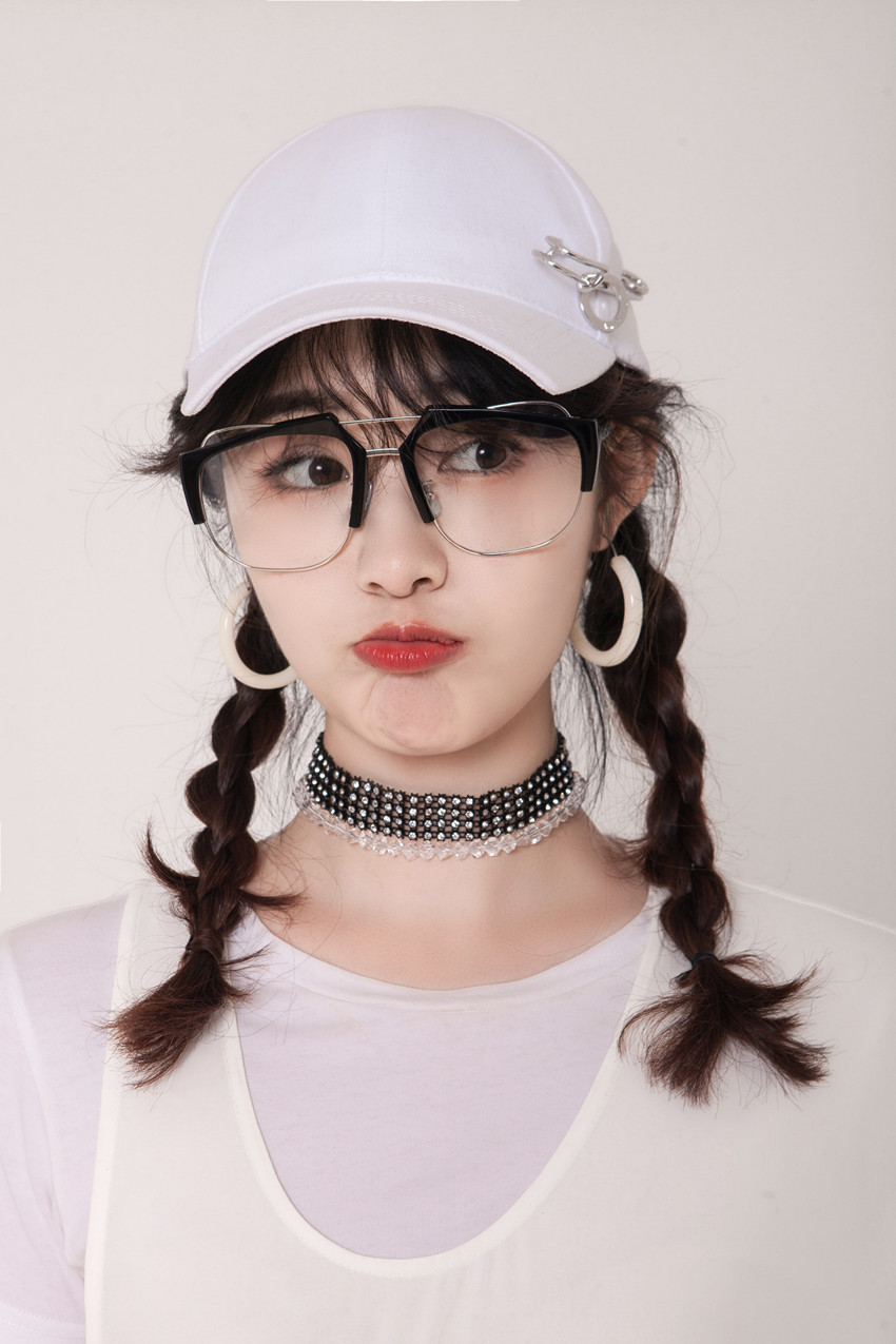 粱田新春搞怪表情包