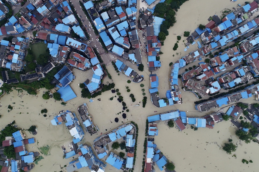 洪水致重庆太和镇被淹 6600余人紧急转移