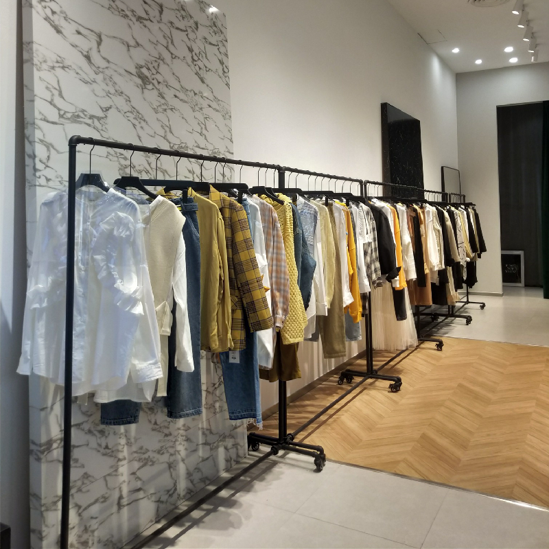 移动服装店展示架：落地式专用女装陈列挂衣架带轮子购物推车置物架，打造时尚购物新体验！️