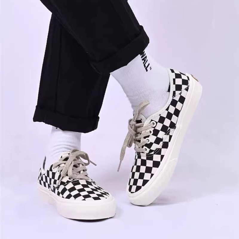 Vans黑白格子复古头，秋冬百搭舒适休闲运动帆布板鞋VN000MT6BPQ，穿出复古范！