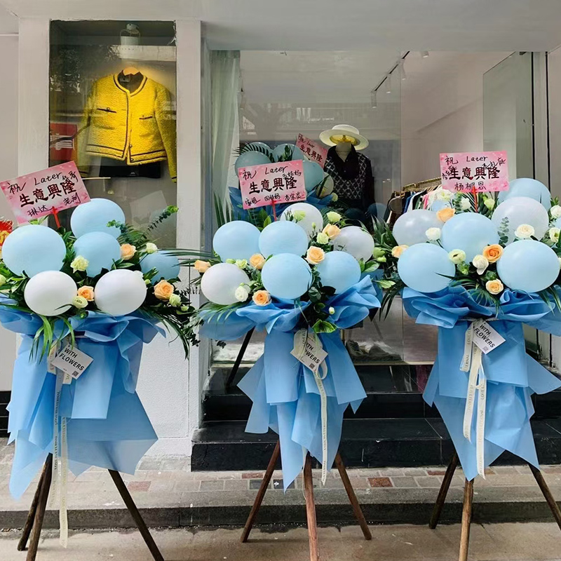 蓝色绣球花图案水罐花插：厨房里的艺术品，如何让它成为你的餐桌焦点？