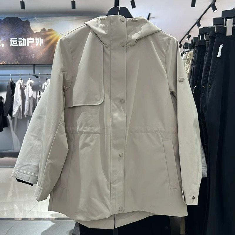 探路者2025春季新款女式防水抽绳收腰户外风衣外套，春日户外穿搭必备神器！