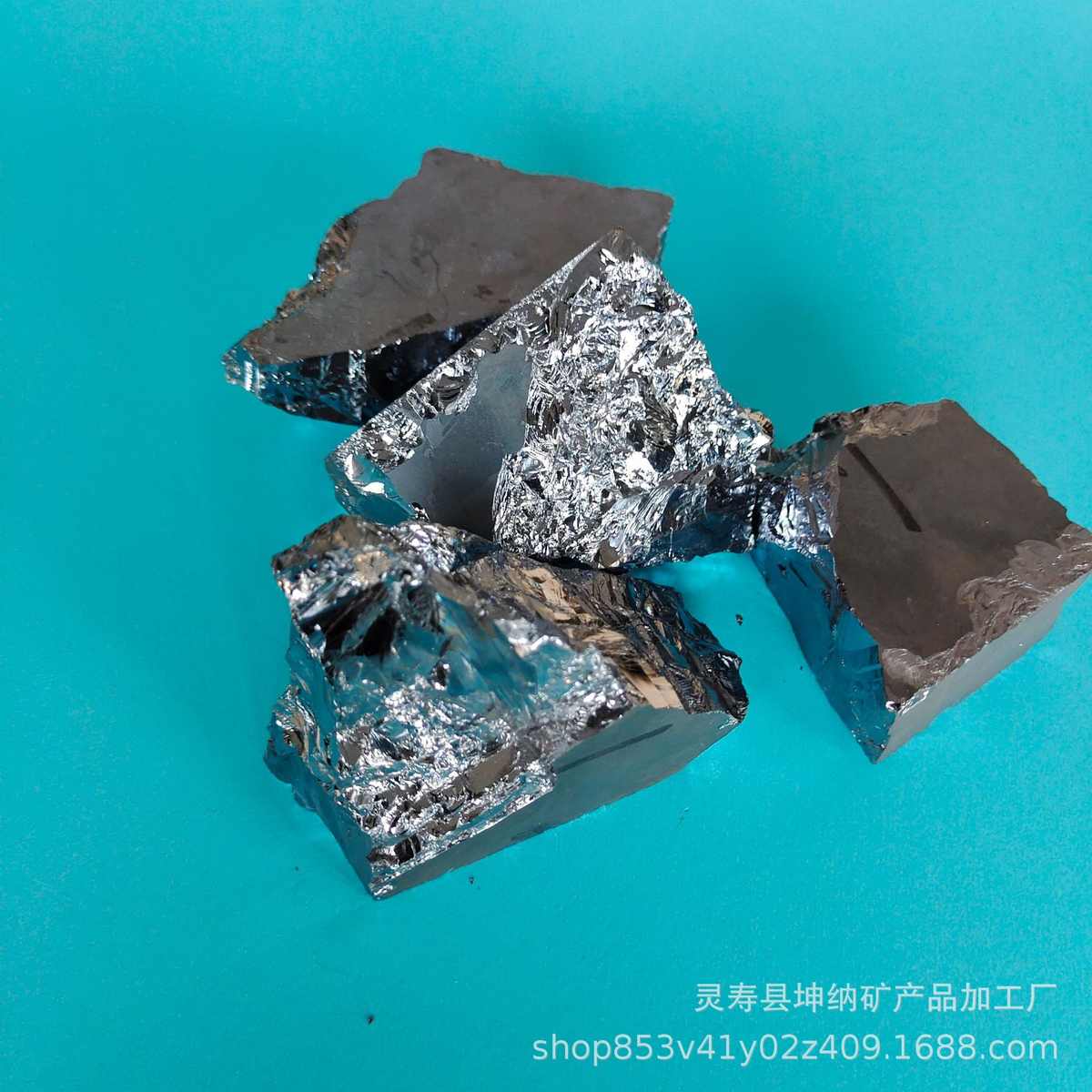 多晶硅供应：揭秘光伏产业背后的“黄金”原料，方砖颗粒金属硅与单晶硅粉的较量