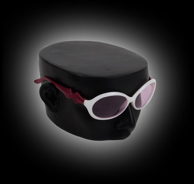 新款人头模型眼镜展示架：让太阳眼镜头模闪耀登场！