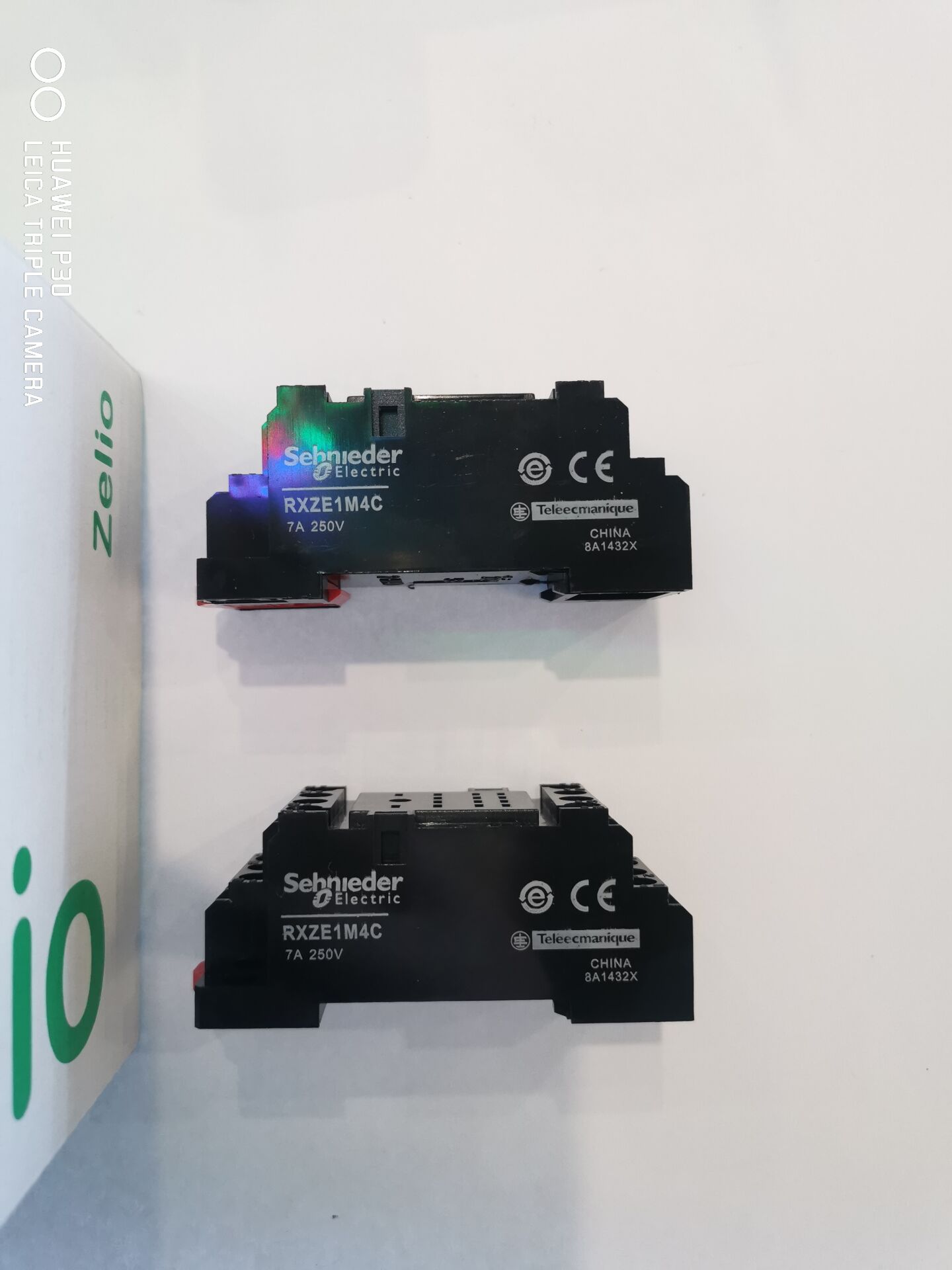 高品质小型继电器底座RXZE1M2C/RXZE1M4C &amp; 8脚/14脚插座HH52P/HH54P：揭秘那些隐藏在电子设备背后的“心脏”部件