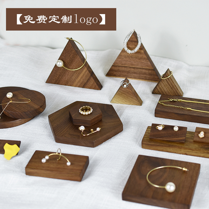 黑胡桃实木首饰展示架：如何让珠宝绽放光芒的秘密武器？