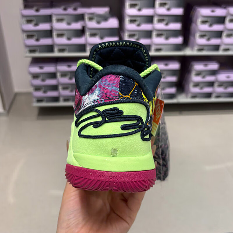 耐克2024詹姆斯Nike LeBron 22 EP白绿粉男实战篮球鞋：詹姆斯同款，球场王者必备