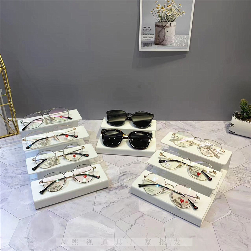 眼镜店精品高柜品牌太阳镜亚克力展示陈列架橱窗墨镜摆放装饰道具：如何打造吸睛视觉盛宴？