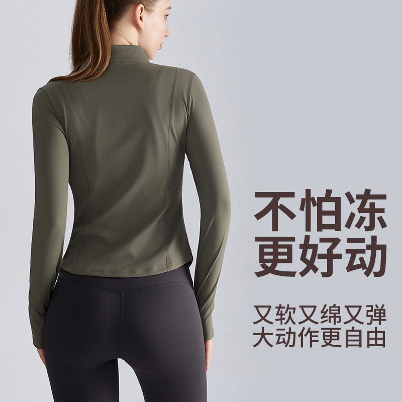 揭秘“狼爪”标识背后的时尚秘密