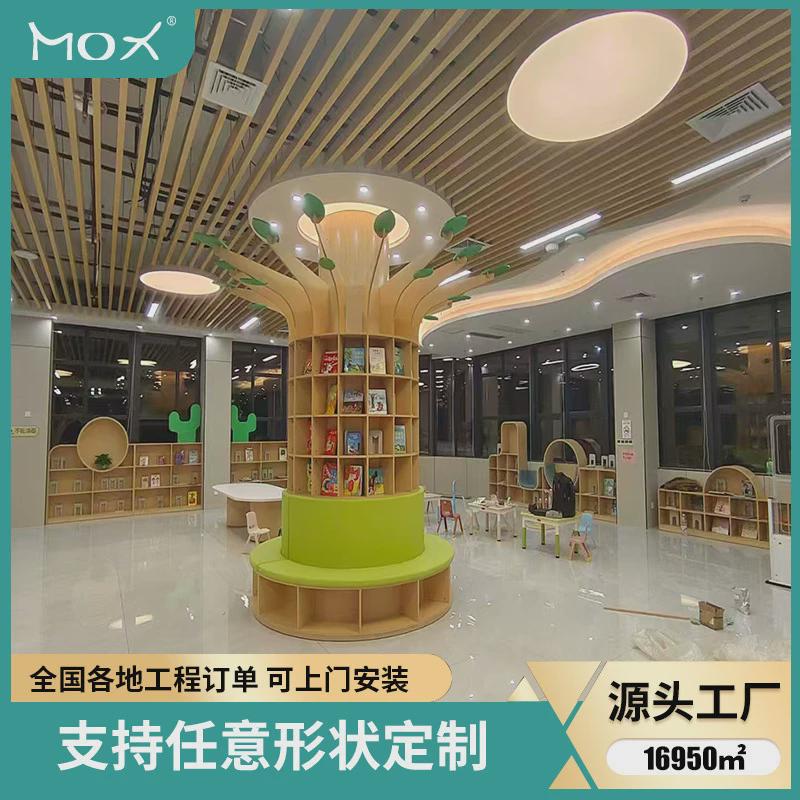 定制立体实木树形儿童贴墙绘本架：商场家长休息区沙发座椅一体书架，亲子时光新选择！