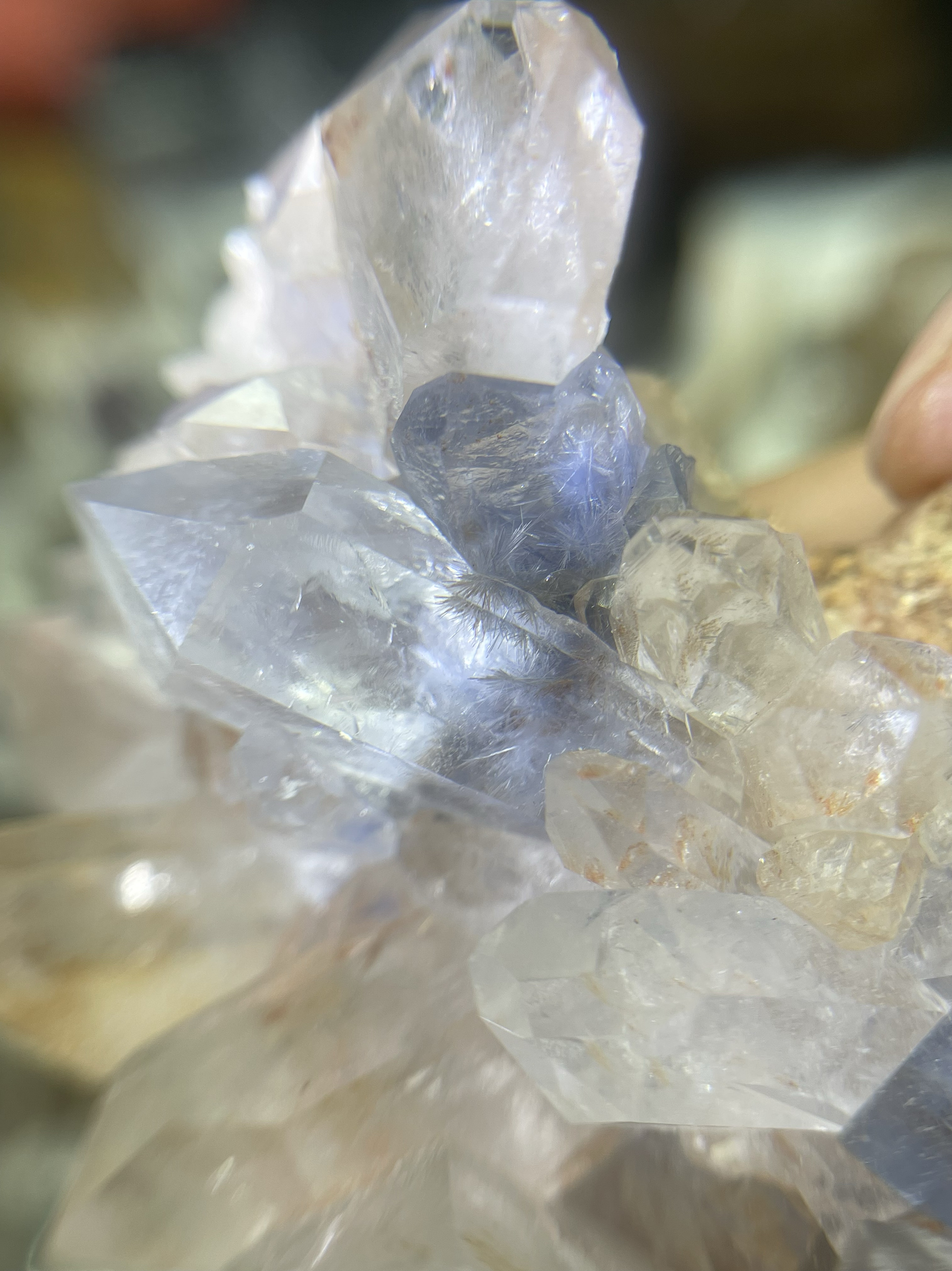 蓝线石水晶晶簇矿标摆件蓝发晶簇：神秘自然之美，家居装饰新宠