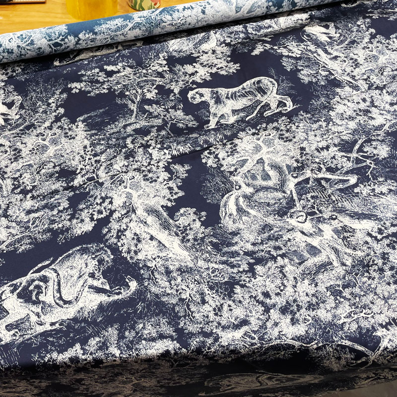 欧美风品牌同款印花图案真丝桑蚕丝动物丛林老虎布料服装，如何穿出野性魅力？