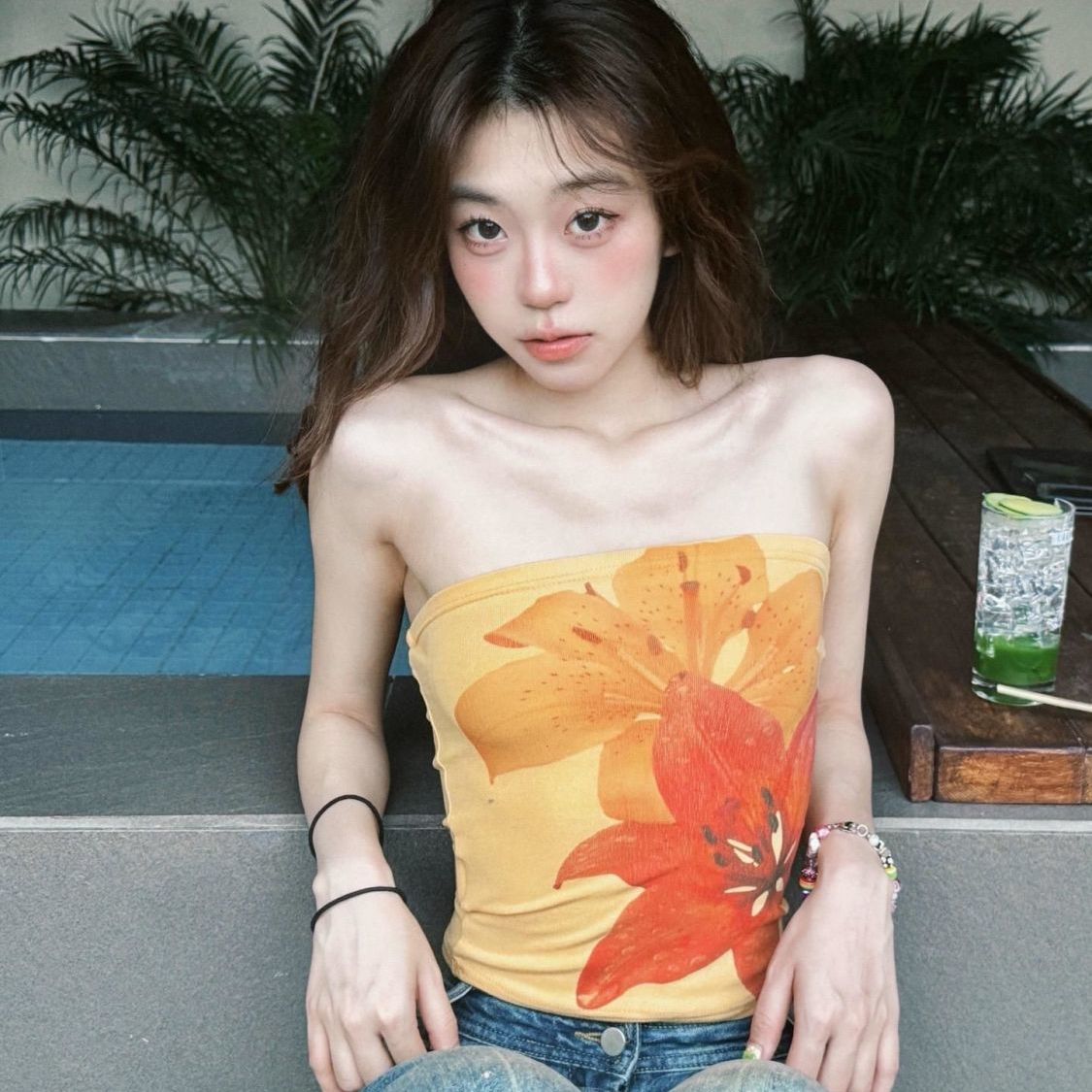 【小雨的岛】涩谷辣妹风骷髅印花抹胸上衣+可拆卸十字架choker，让你成为街头焦点✨