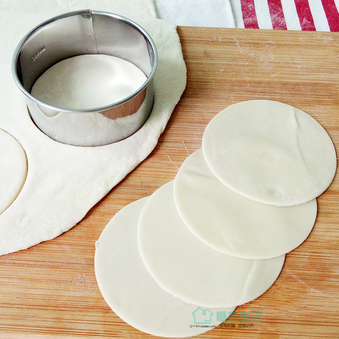 不锈钢饺子皮模具：轻松搞定完美饺子皮，家庭厨房必备神器！