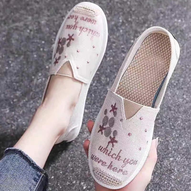 为什么布鞋女鞋最新款如此受欢迎？