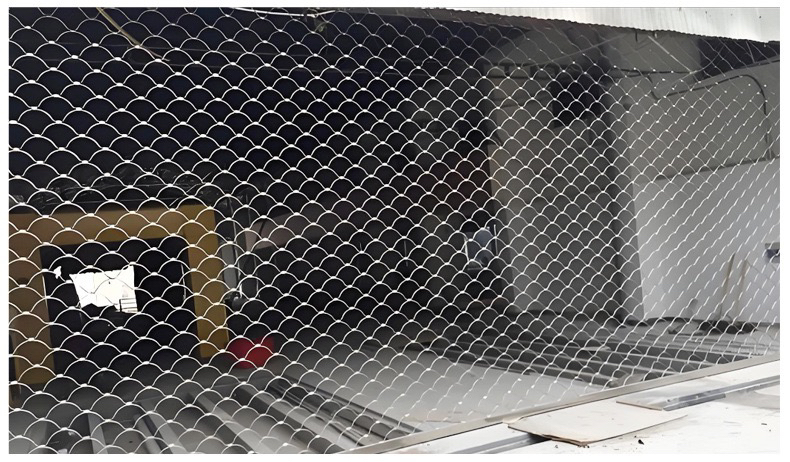不锈钢卷闸门304铝合金电动卷帘门：车库安全新标配，透视镂空设计引领潮流！