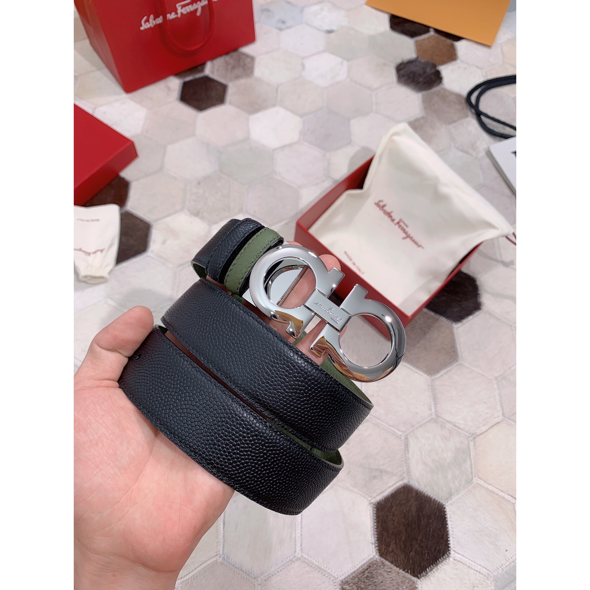 菲拉格慕和LV腰带哪个更好呢？