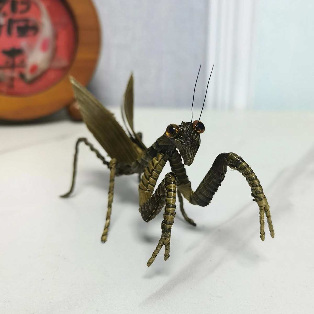 非遗匠心：草编中国龙与棕编蜘蛛蚂蚁螳螂，龙年吉祥摆件的传承艺术