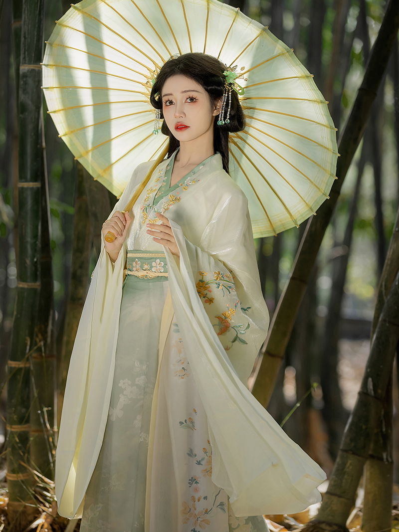 新年伊始万象更新，春风十里不如你