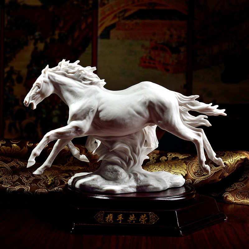 东方泥土蔡国海大师作品《携手共荣》：陶瓷马雕塑艺术，点亮你的办公空间！