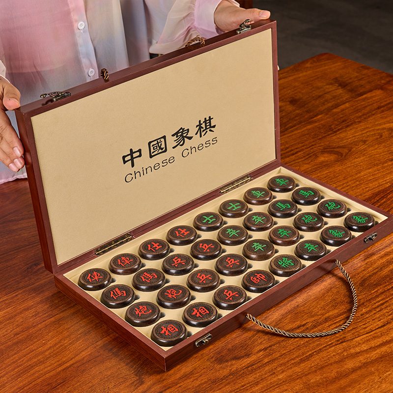 象棋大挑战：实木儿童成人便携套装，榉木棋子，赢在智慧的起点！