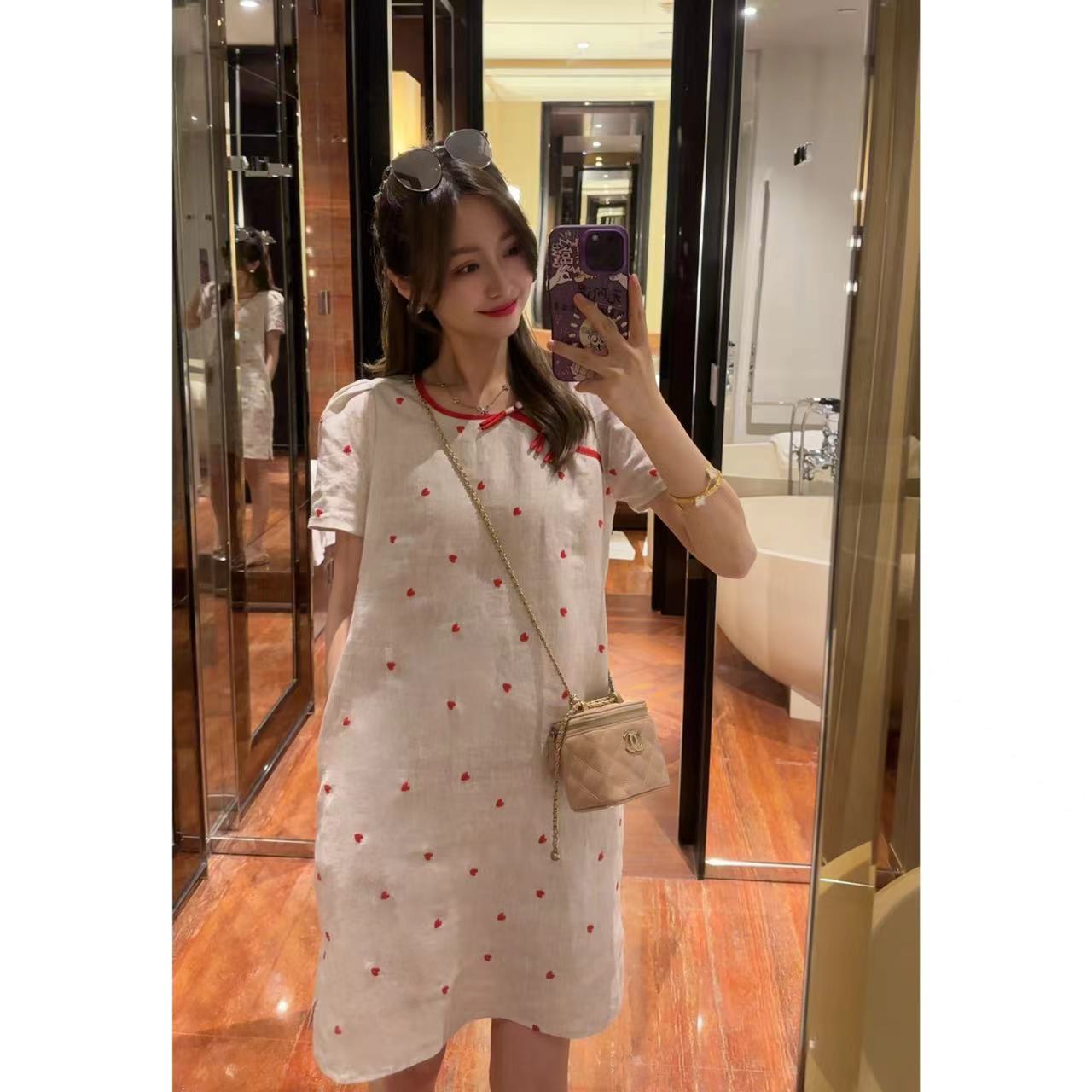 WANGHAHA24夏新款温柔名媛风显瘦设计女神爱心波点连衣裙，穿上就是焦点！✨