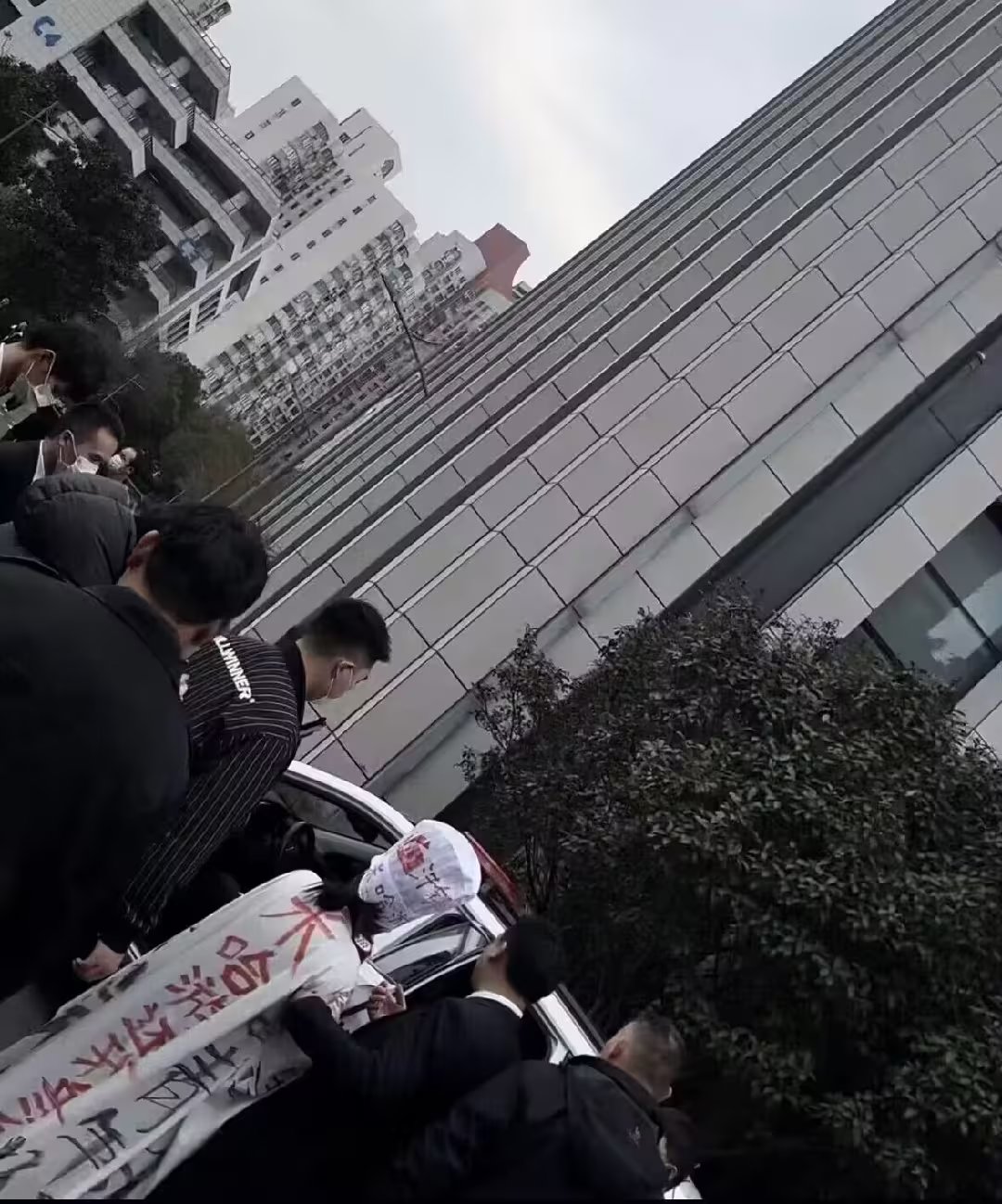 开年吃瓜：未成年乱充原神，单亲母亲上门要求米哈游退款！