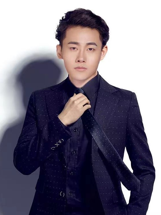 左翔