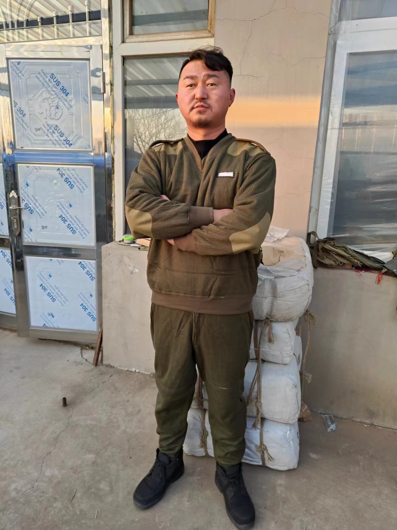 老式加绒保暖绒衣绒裤套装：复古潮流，温暖过冬新选择！