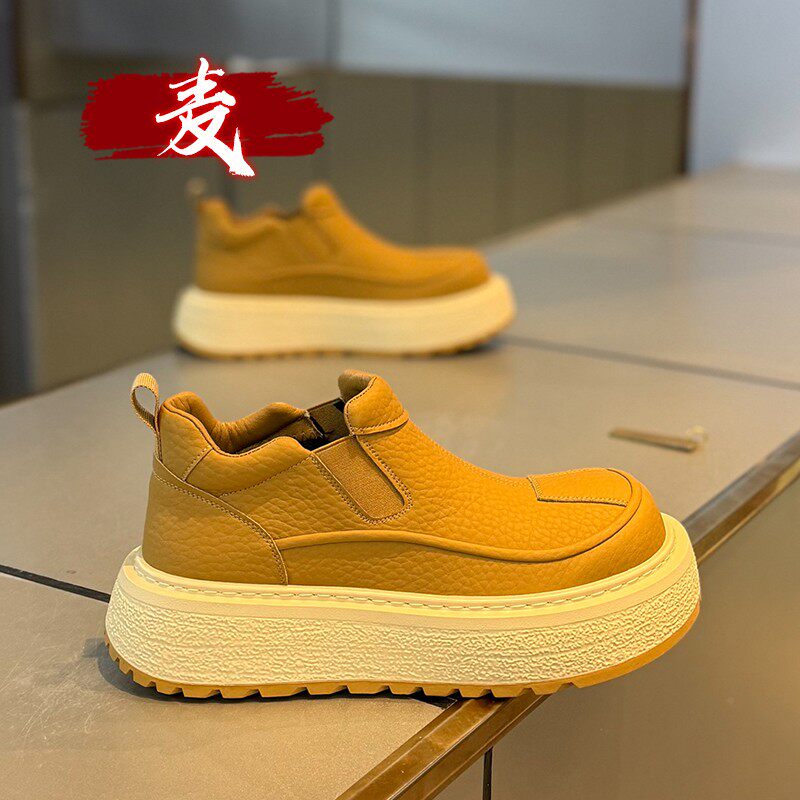 冬天商务穿搭，这款白色马丁靴如何选择？