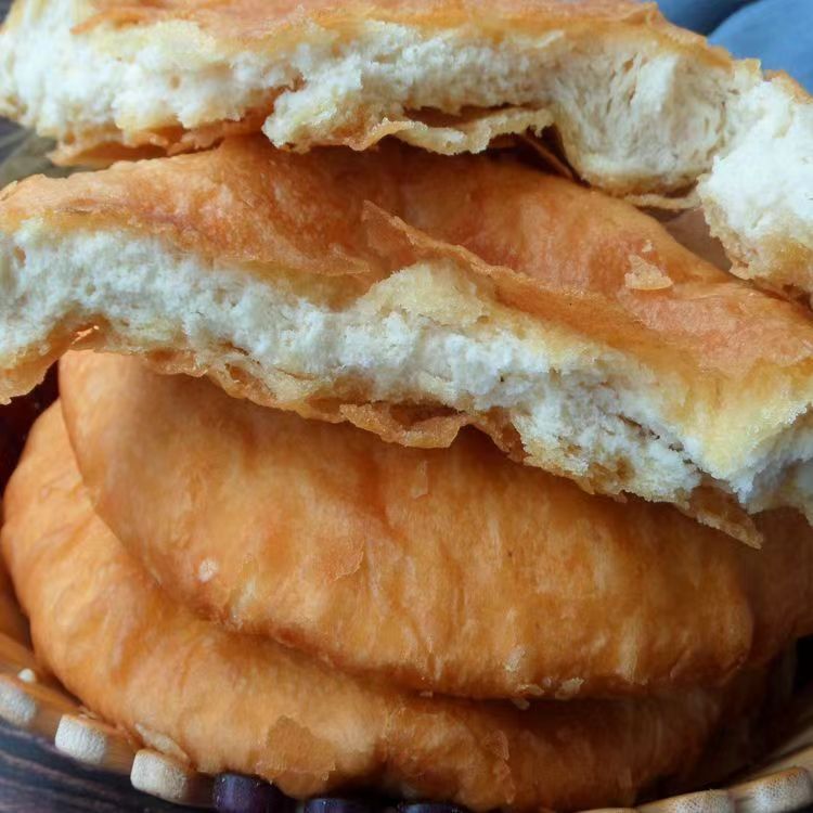 探寻甘肃平凉的传统美味：手工油饼、烧饼、酥馍、锅盔，你吃过几种？
