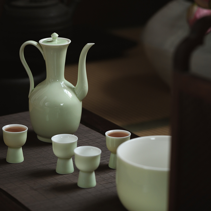 大相莲花宋韵风雅温酒器，豆青釉陶瓷执壶，中式酒具8杯礼盒套装，让你品酒如诗如画！️