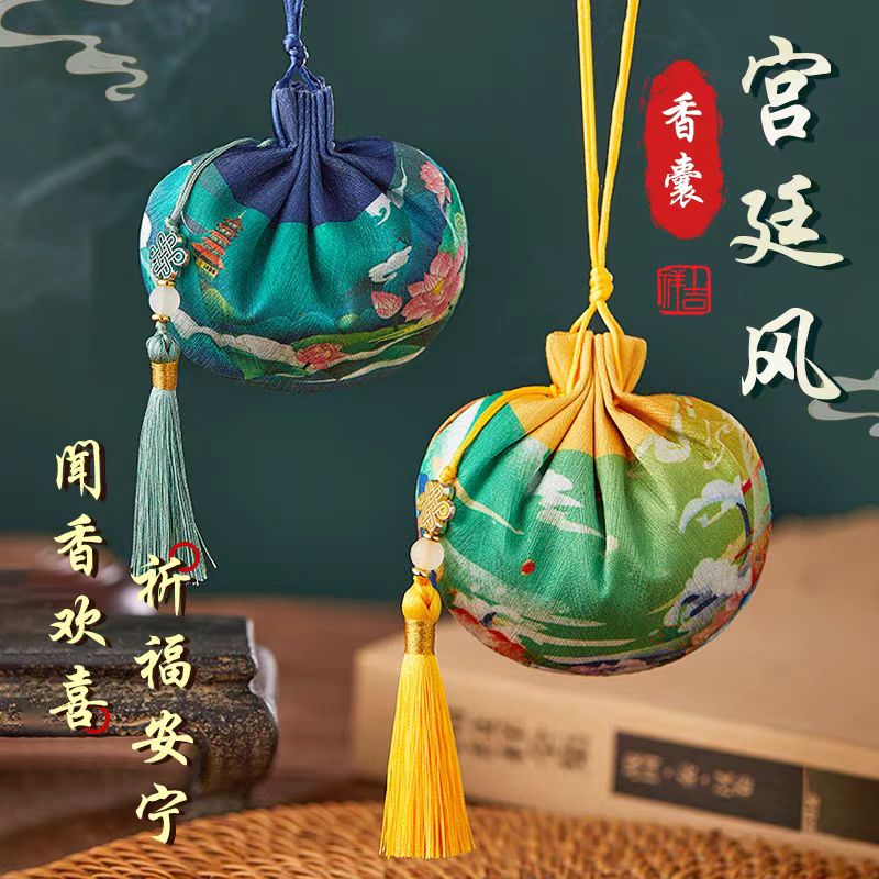 清代老刺绣荷包蝶恋花：穿越时光的民俗艺术品，官上加官的收藏佳品✨