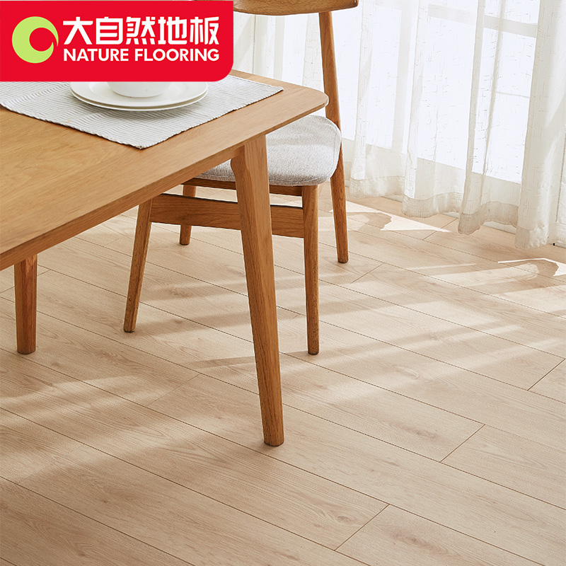 大自然地板强化复合木地板：11mm E0环保，地暖无忧，悦享家居新体验！✨