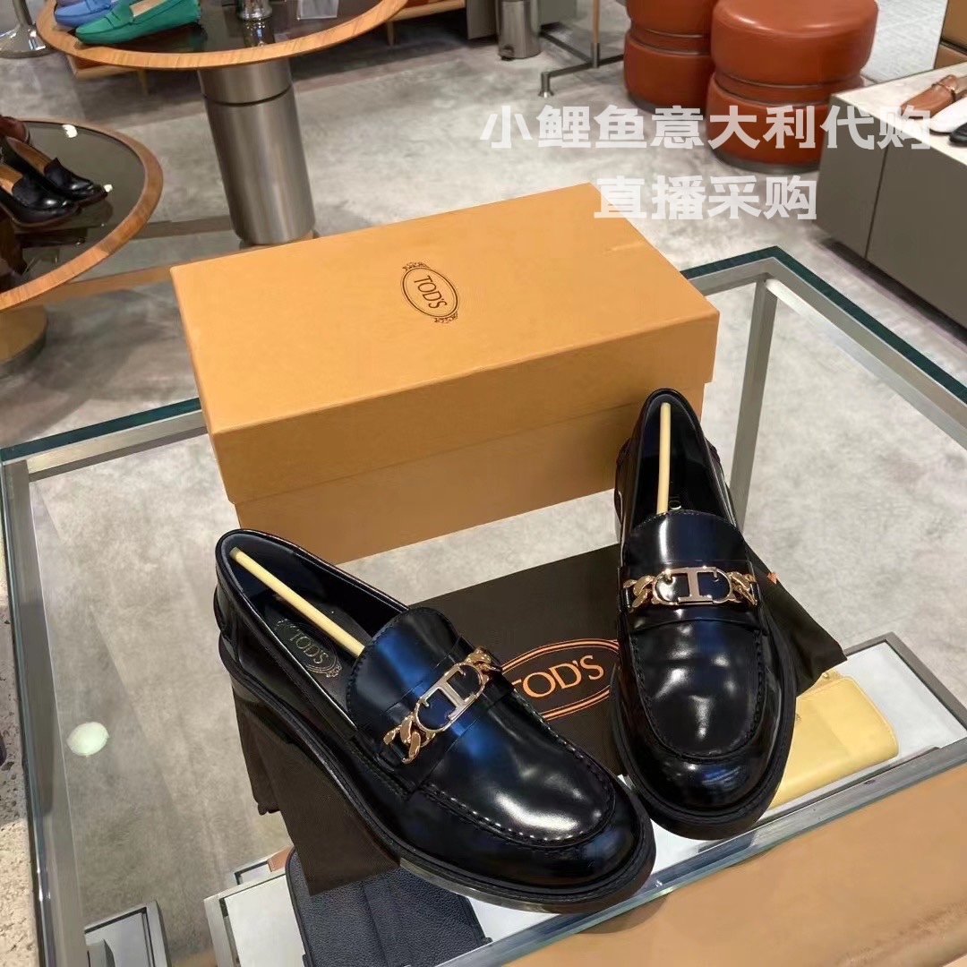 6折小鲤鱼意大利代购Tods托德斯女士金属小T链条扣亮皮乐福鞋，时尚与性价比的完美碰撞！