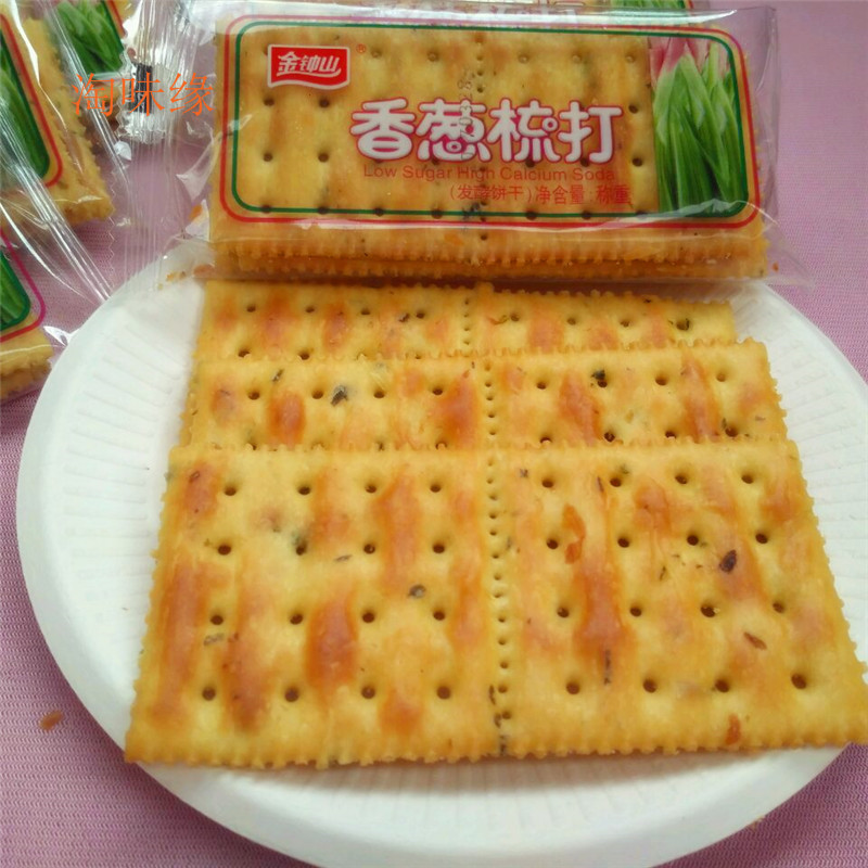 金钟山梳打饼干：番茄紫菜葱葱排骨味，零食界的充饥新宠