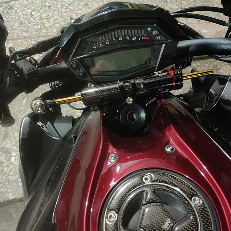 川崎ZX-6R 24-25改装神器：钛尺方向稳定器阻尼器支架，操控升级新体验！