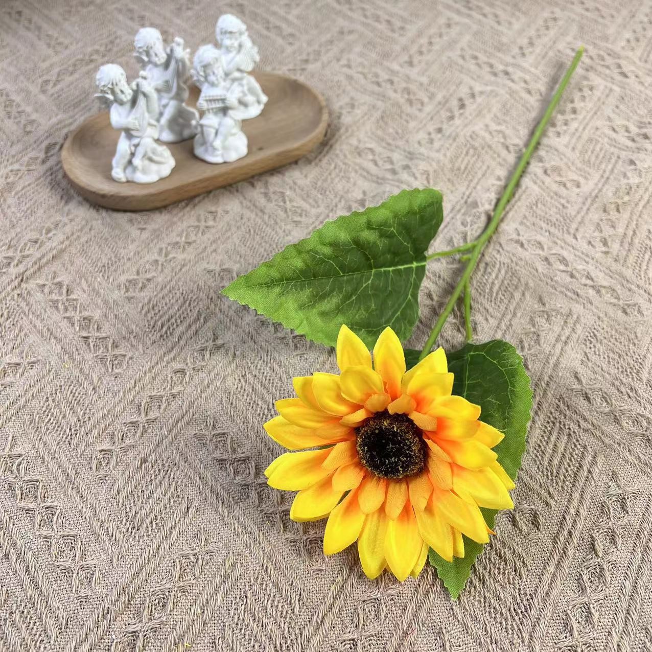 黄色仿真花高级感逼真向日葵：让浪漫永驻，婚礼花艺新宠