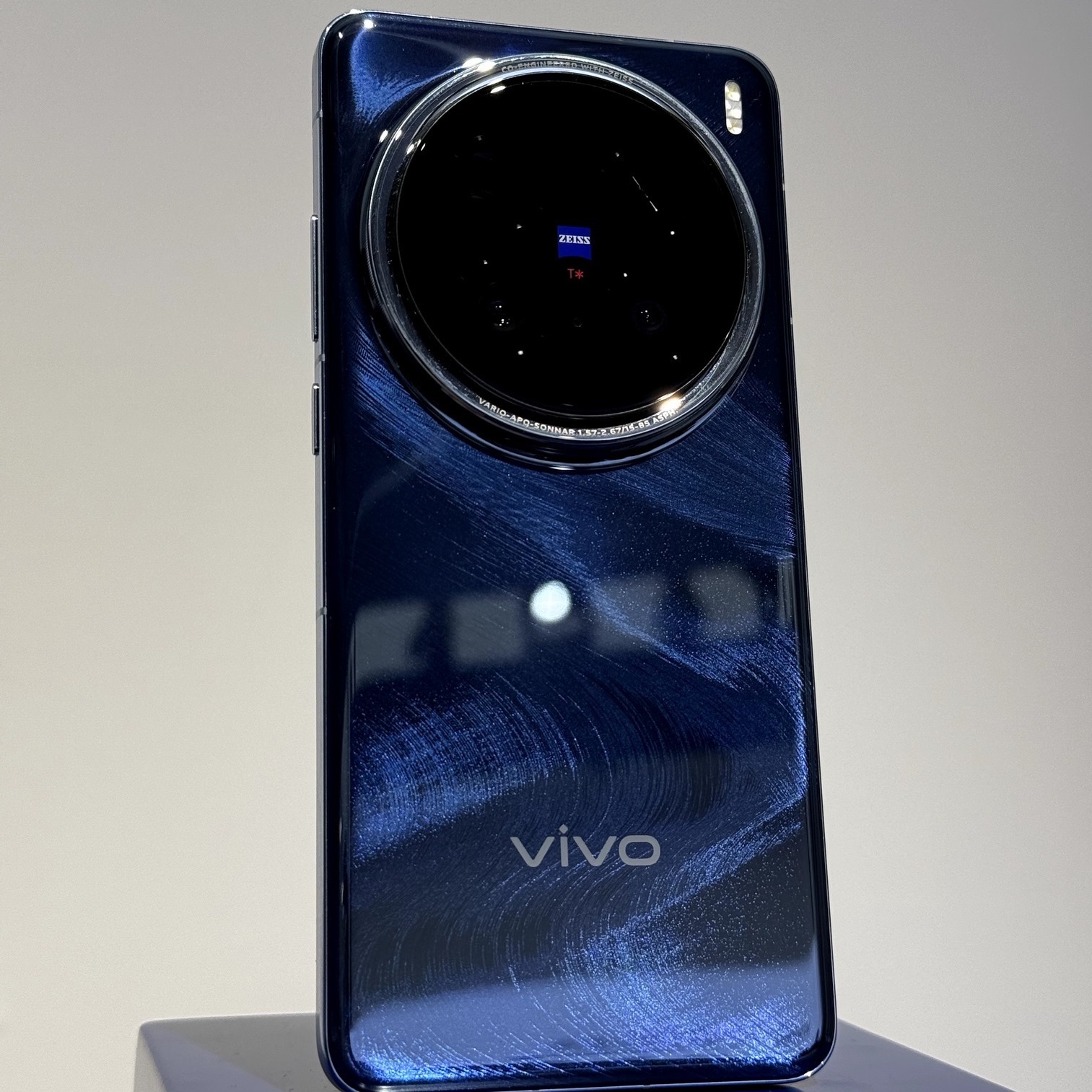 vivo X200 Pro海外版：AI拍照手机新标杆，eSIM解锁全球漫游新体验！