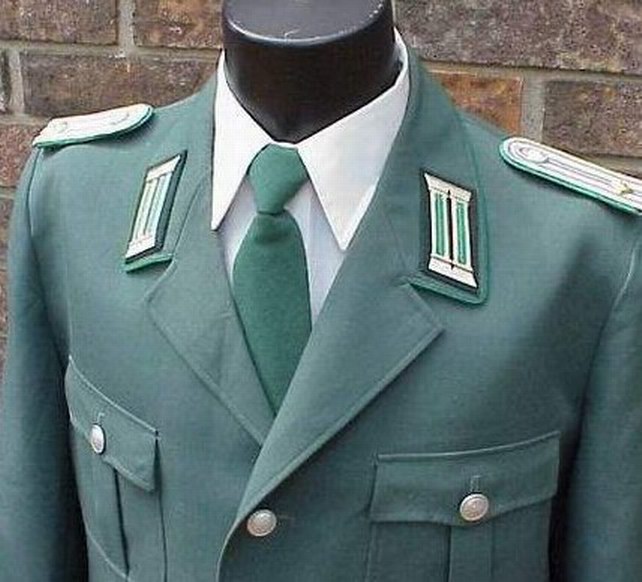 东德POLIZEI军装领带：穿越时光的制服美学，揭秘东德警察的日常装扮