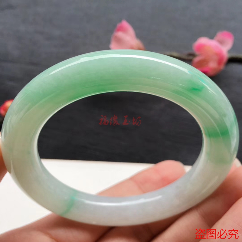 高冰种飘花翡翠阳绿手镯：送给妈妈的缅甸玉石正圈圆条精品